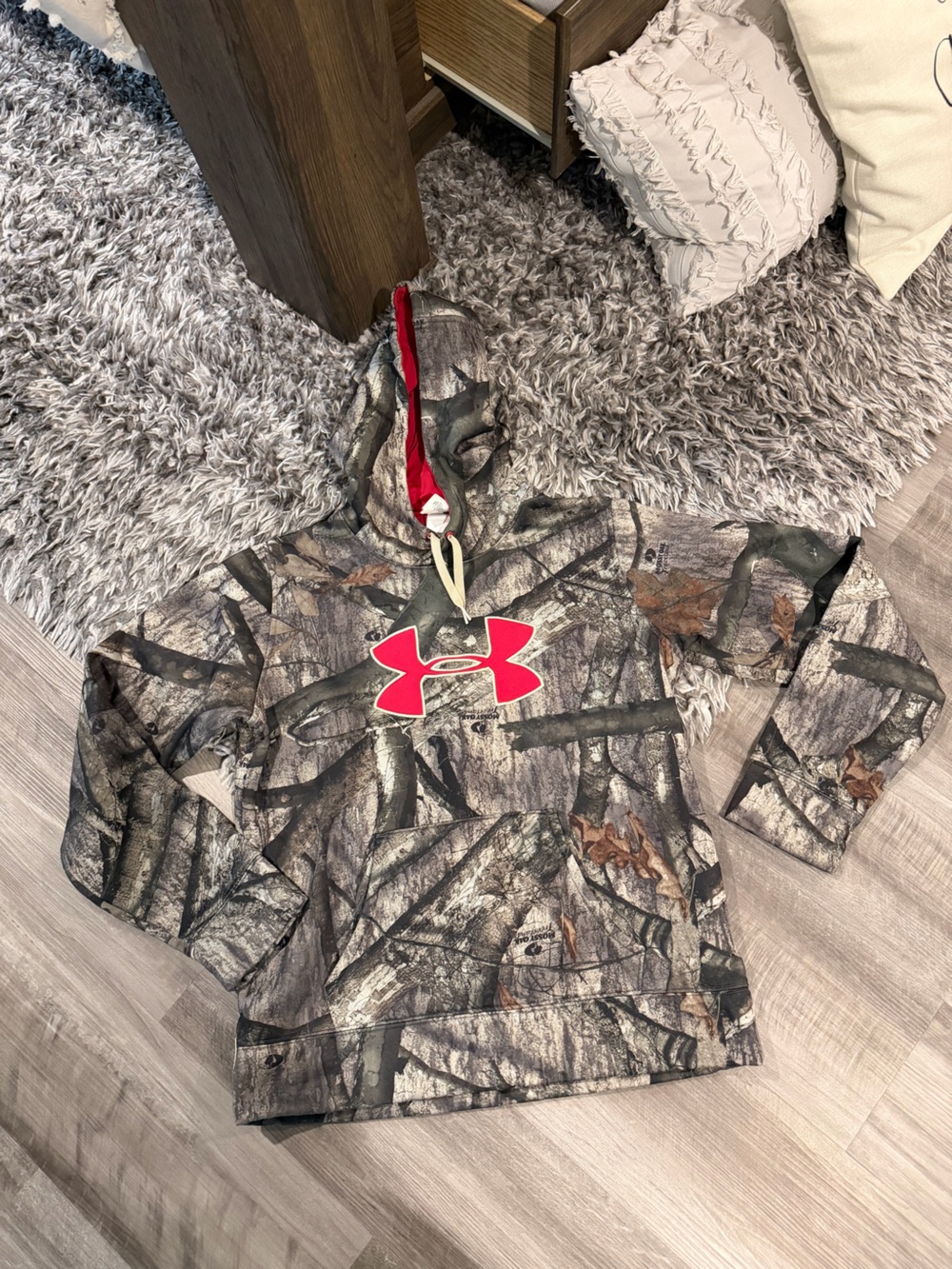 Under Armour Cold Gear Hoodie Mossy Oak Camouflage Hoodie with Pink Accent